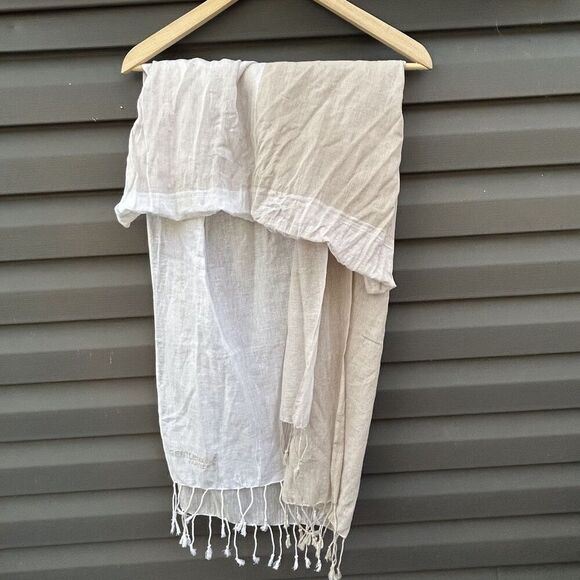 New Gentleman Farmer Scarf Wrap White Tan 100% Cotton Fringe nwt - Picture 3 of 12
